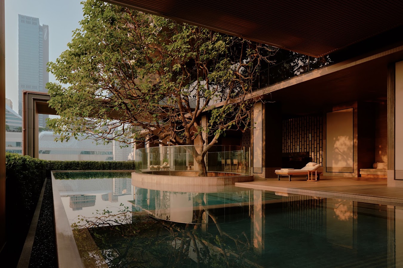 Aman Bangkok, Hôtels et palaces