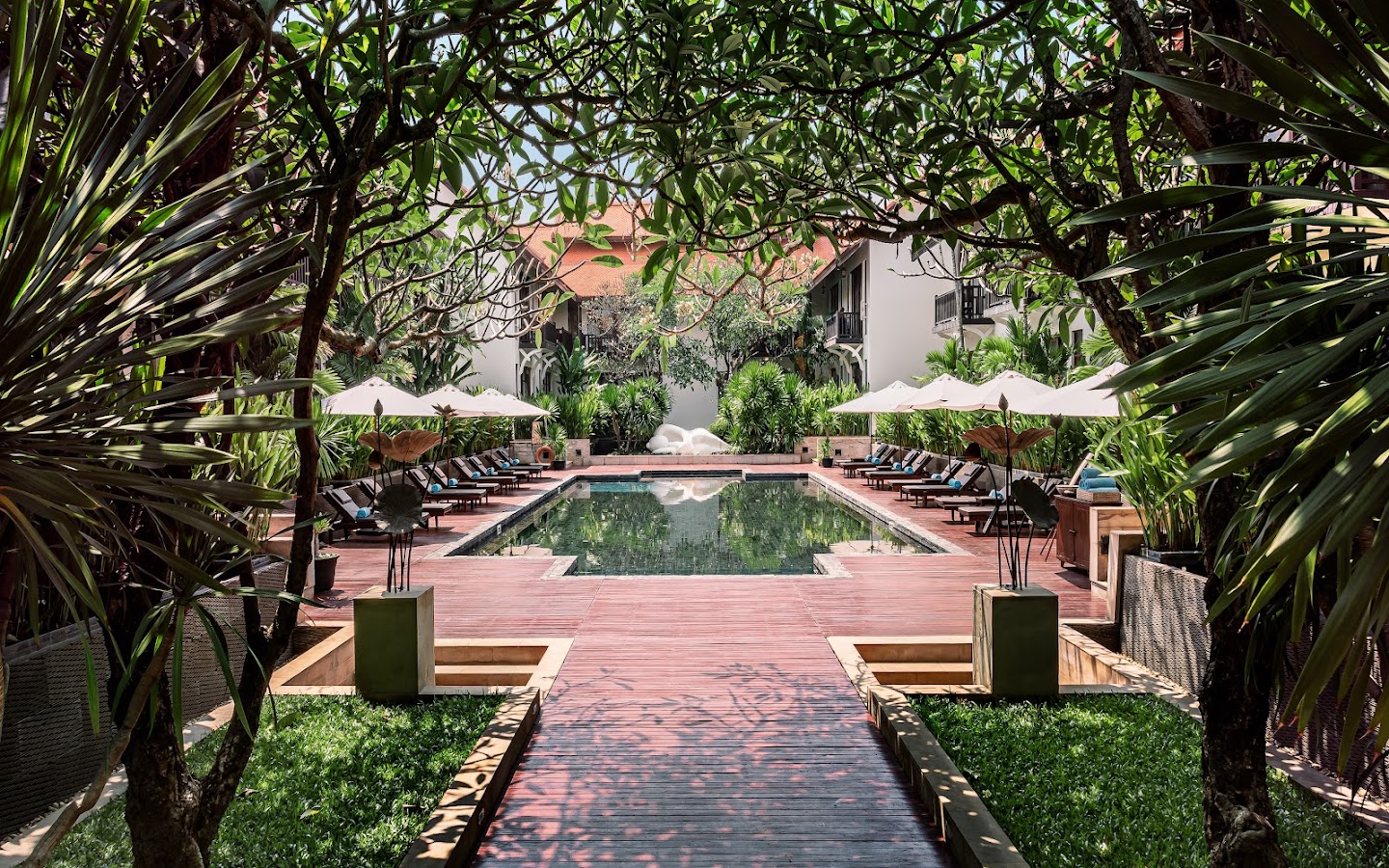 Anantara Angkor, Hôtels et palaces