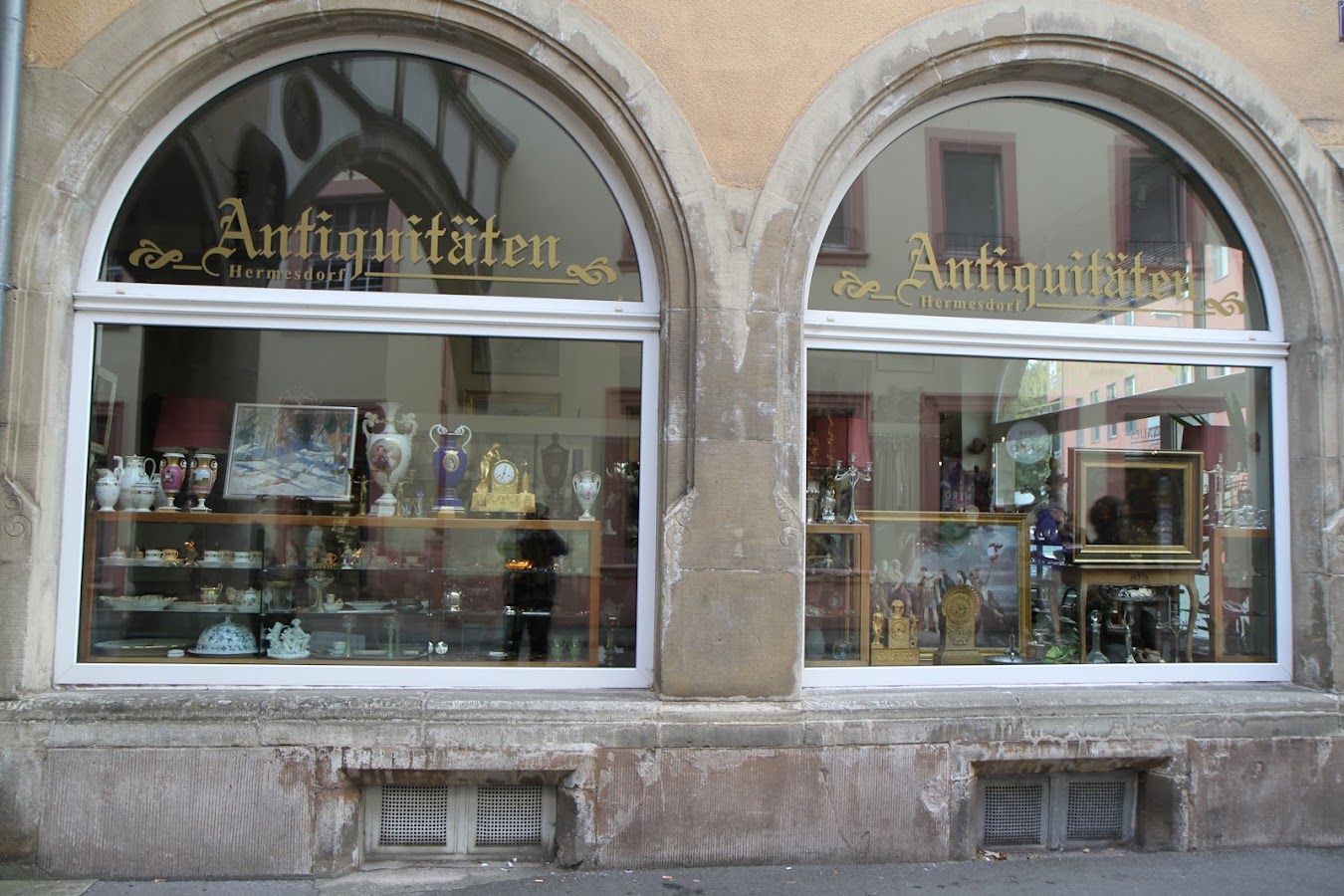 Antiquitäten Hermesdorf, Maisons de mode