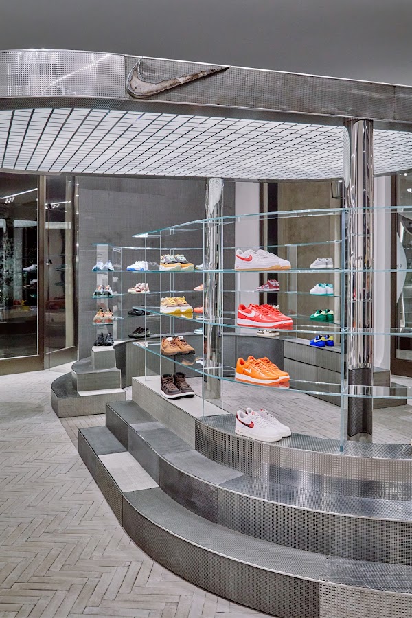 Antonia, Maisons de mode, à Milan