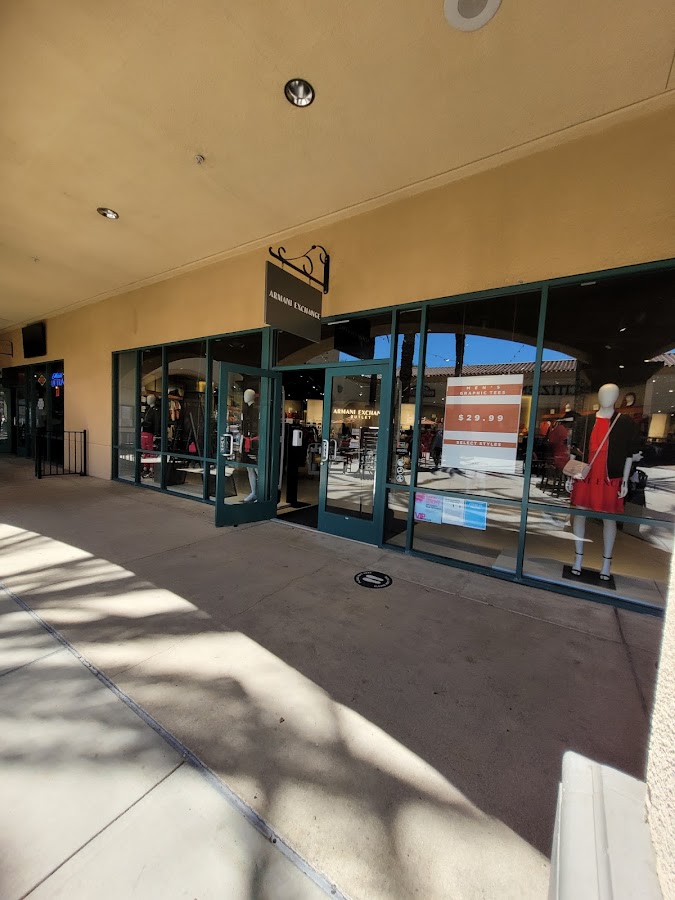 Armani Exchange Outlet, Maisons de mode