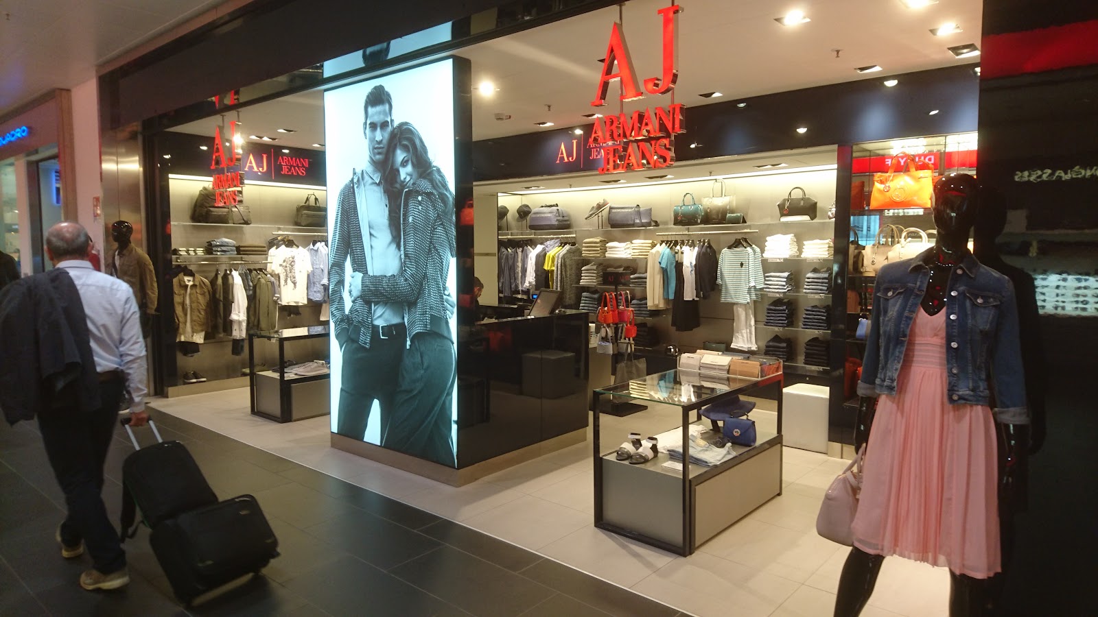Armani Jeans, Maisons de mode