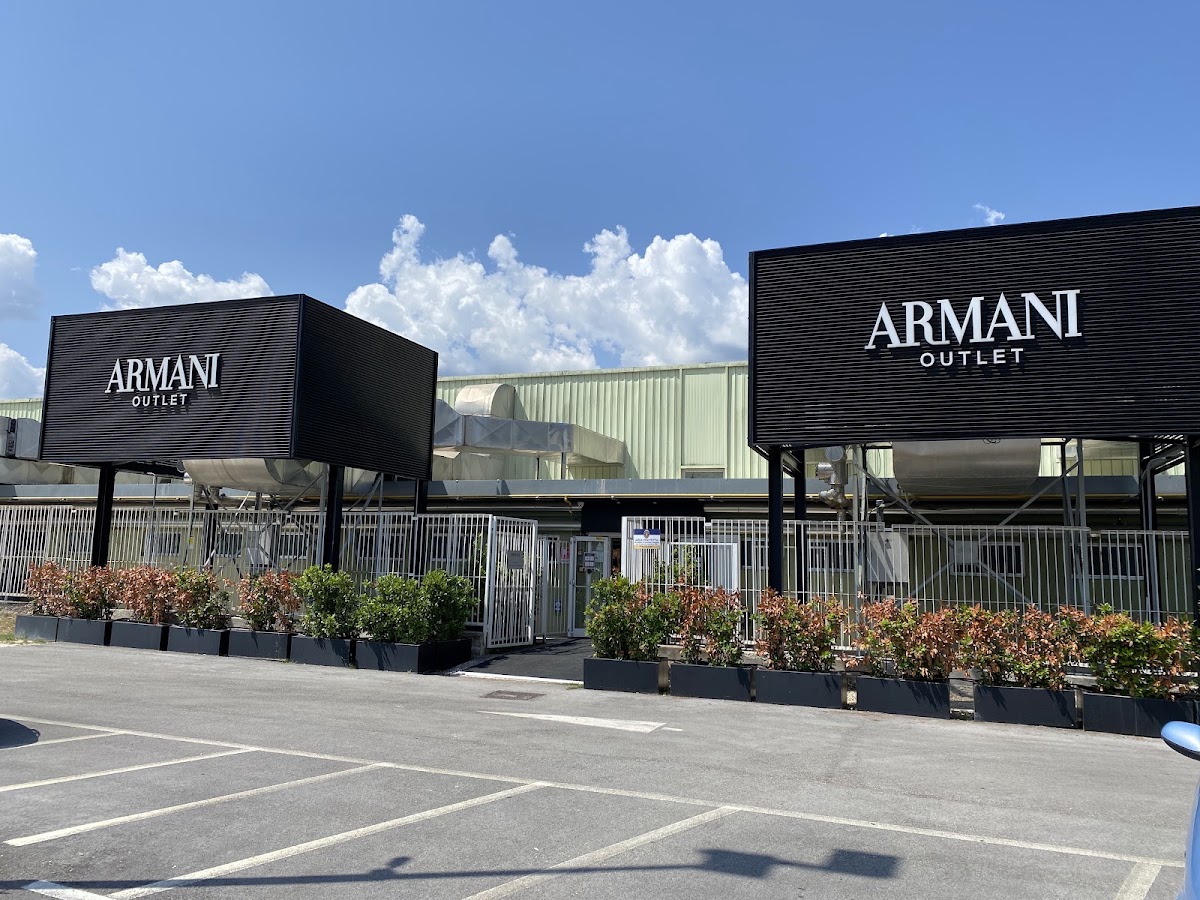 Armani Outlet Matelica, Maisons de mode