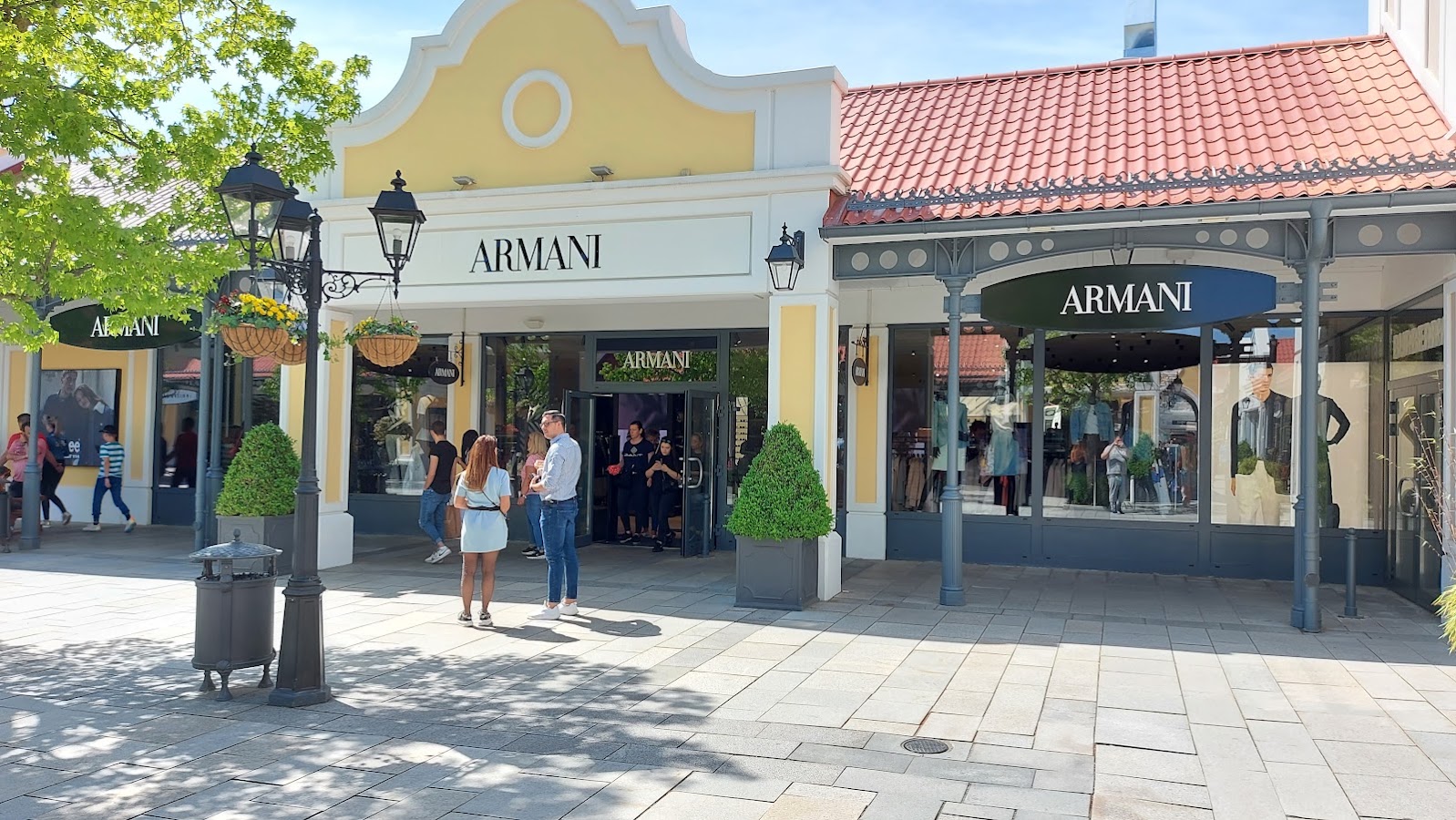 Armani, Maisons de mode