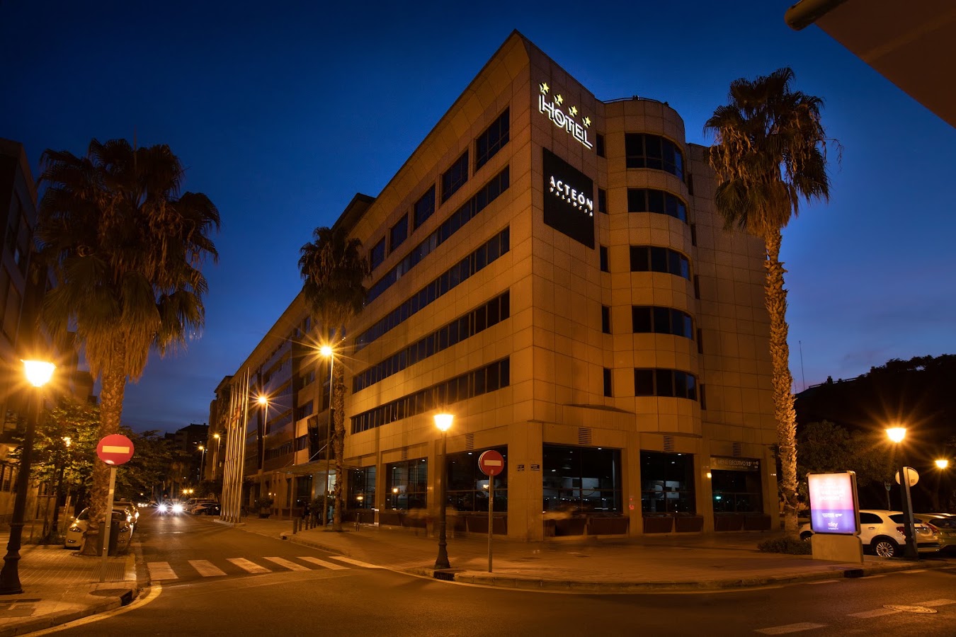 Aston Hotel Valencia, Hôtels et palaces