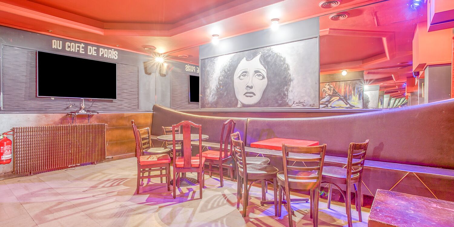 Au Café De Paris