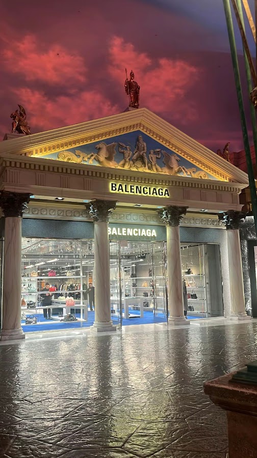 Balenciaga, Maisons de mode