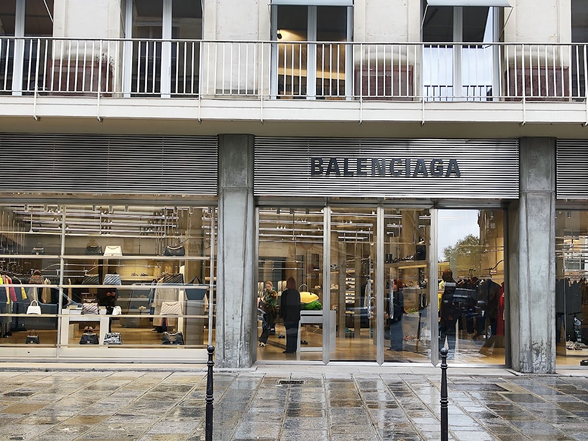 Balenciaga, Maisons de mode
