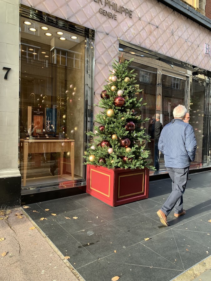 Balenciaga, Maisons de mode, à Londres