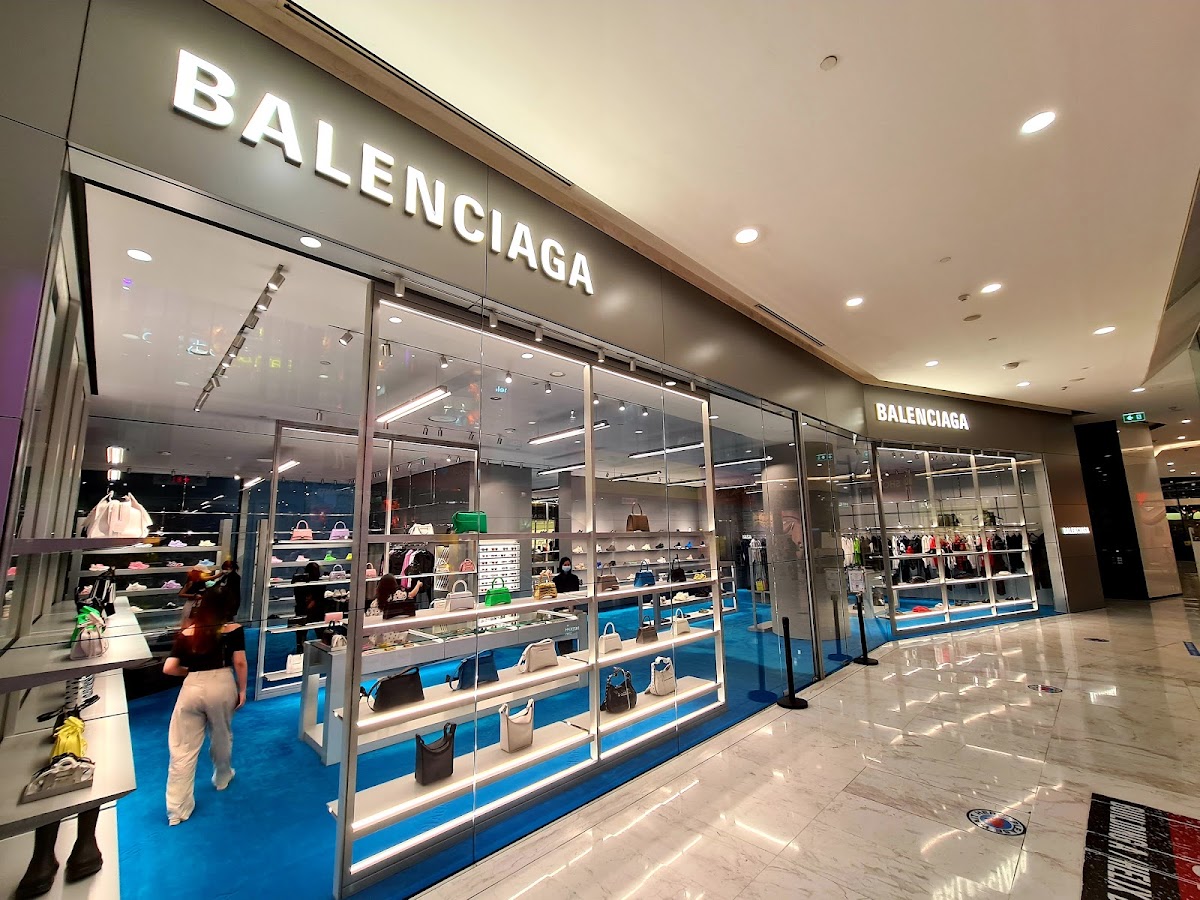 Balenciaga Bangkok, Maisons de mode
