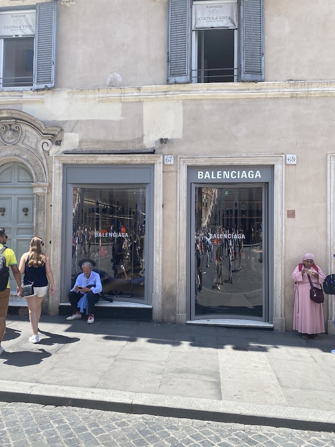 Balenciaga Rome, Maisons de mode