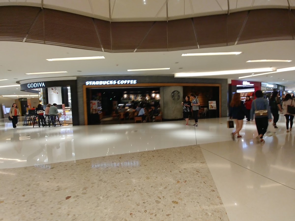 Balenciaga Shanghai Super Brand Mall, Maisons de mode