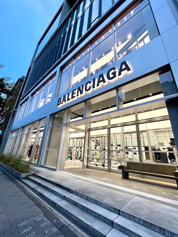 Balenciaga Tokyo Aoyama, Maisons de mode