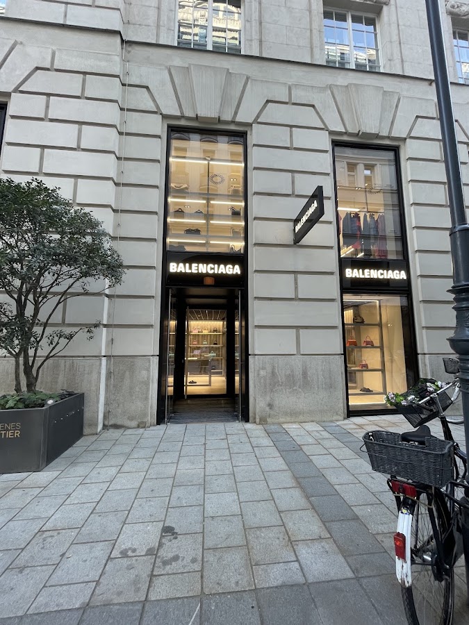 Balenciaga Vienna, Maisons de mode