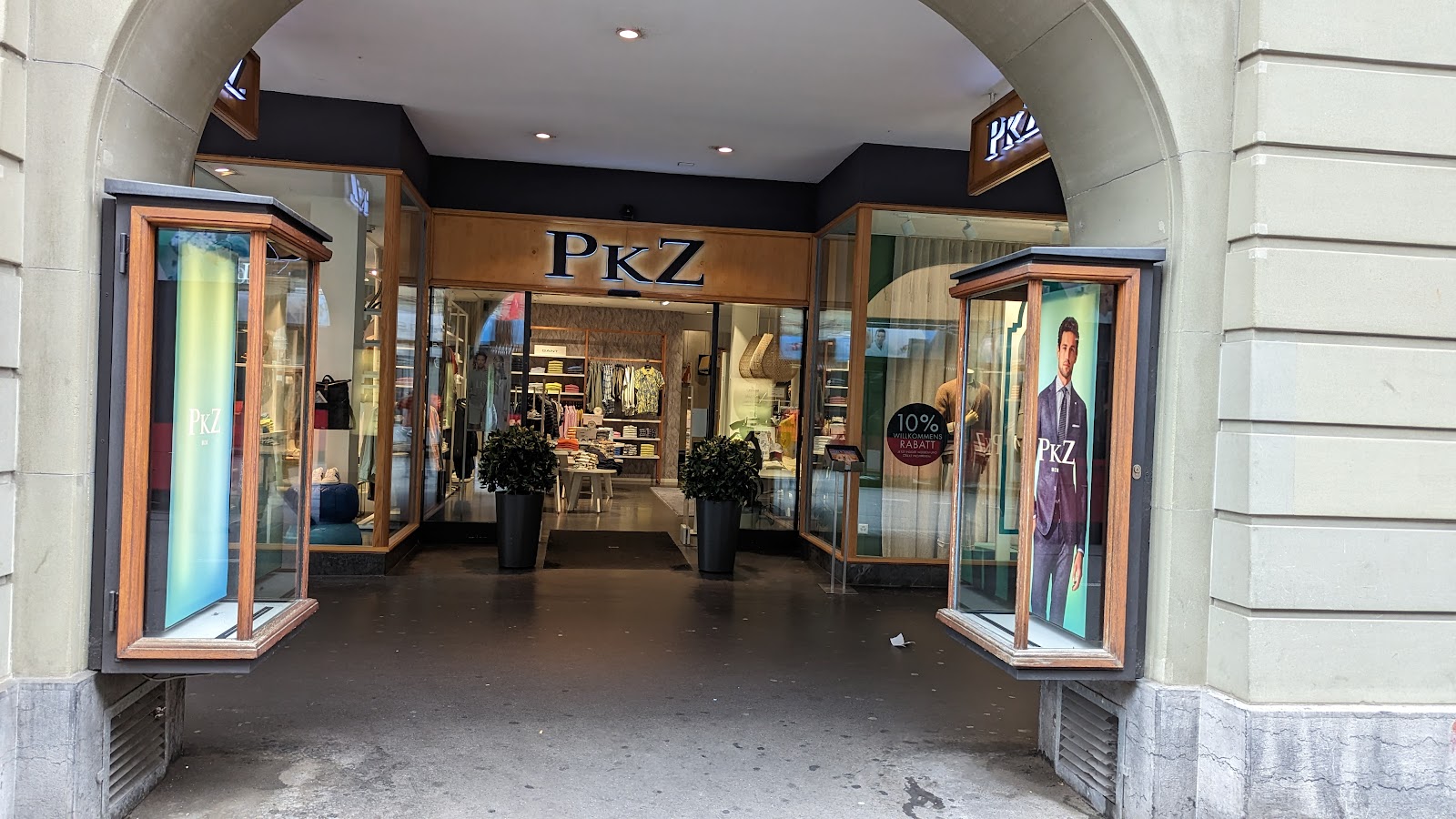 Bern High Fashion, Maisons de mode