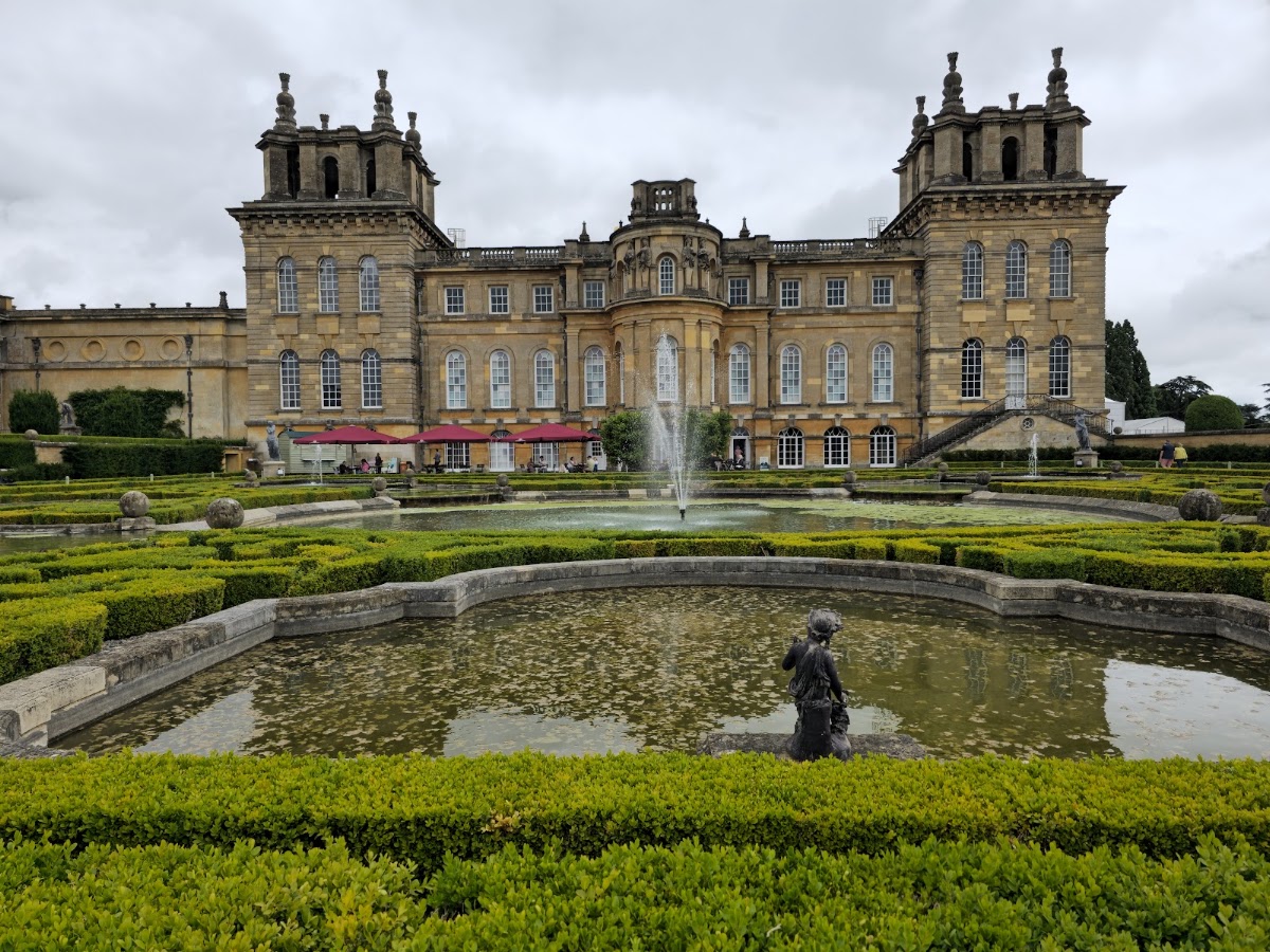 Blenheim Palace Woodstock, Hôtels et palaces