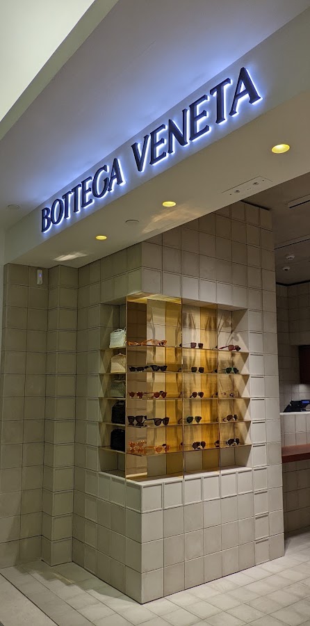 Bottega Veneta, Maisons de mode, à Paris