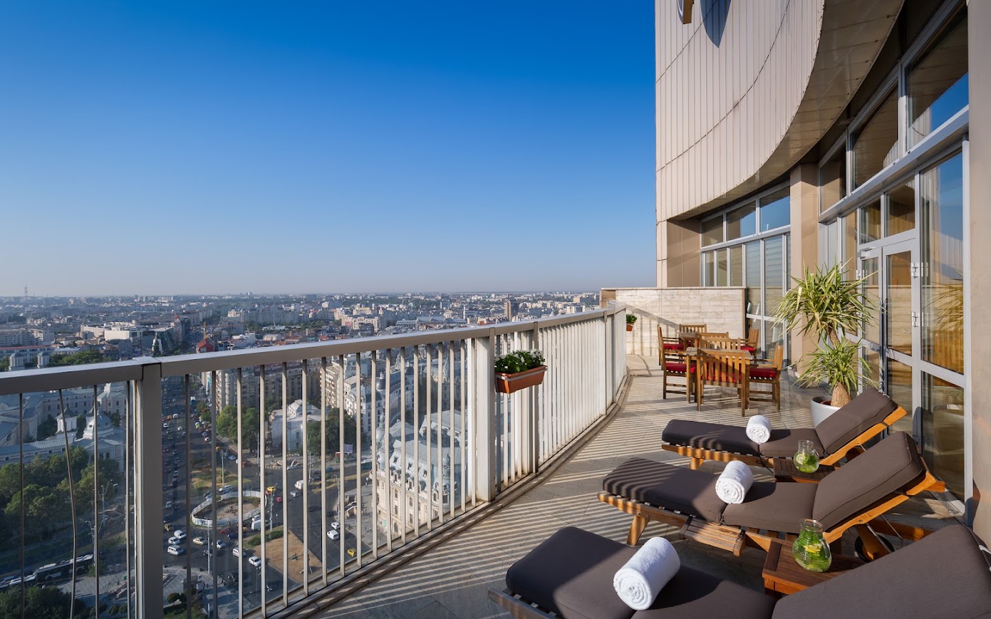 Bucharest Intercontinental, Hôtels et palaces