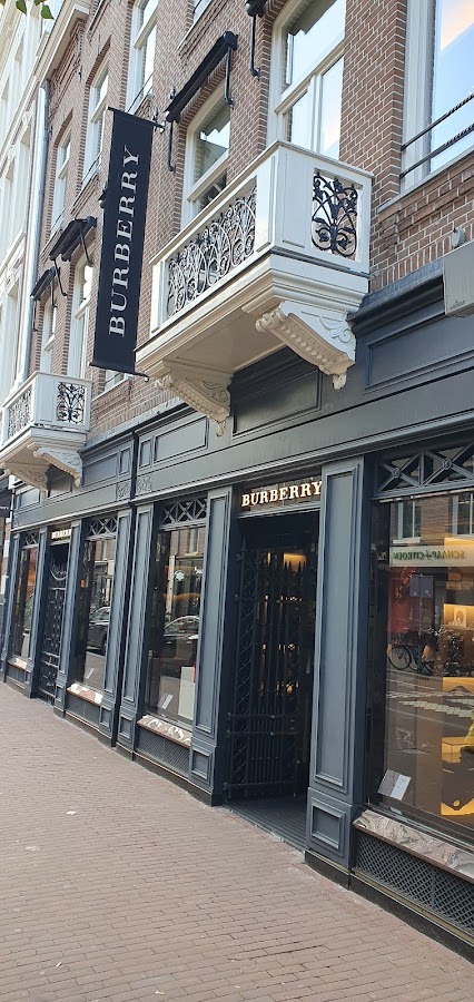 Burberry, Maisons de mode