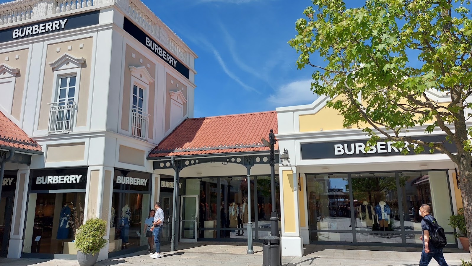Burberry, Maisons de mode
