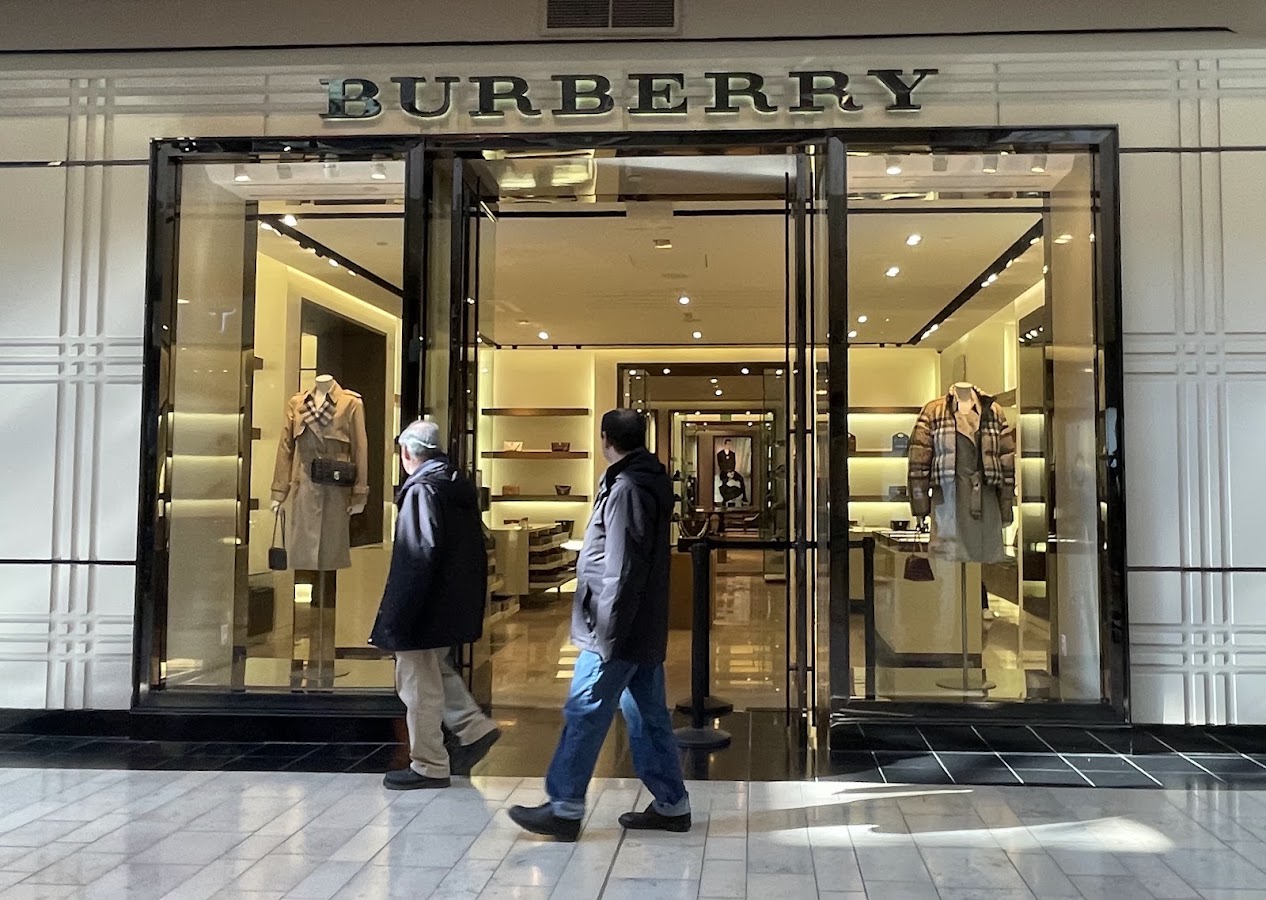 Burberry, Maisons de mode