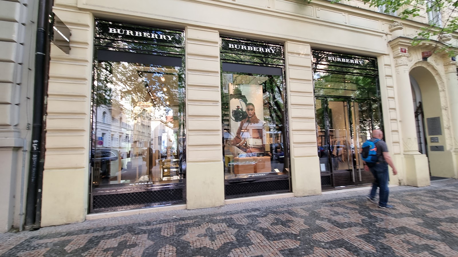 Burberry, Maisons de mode