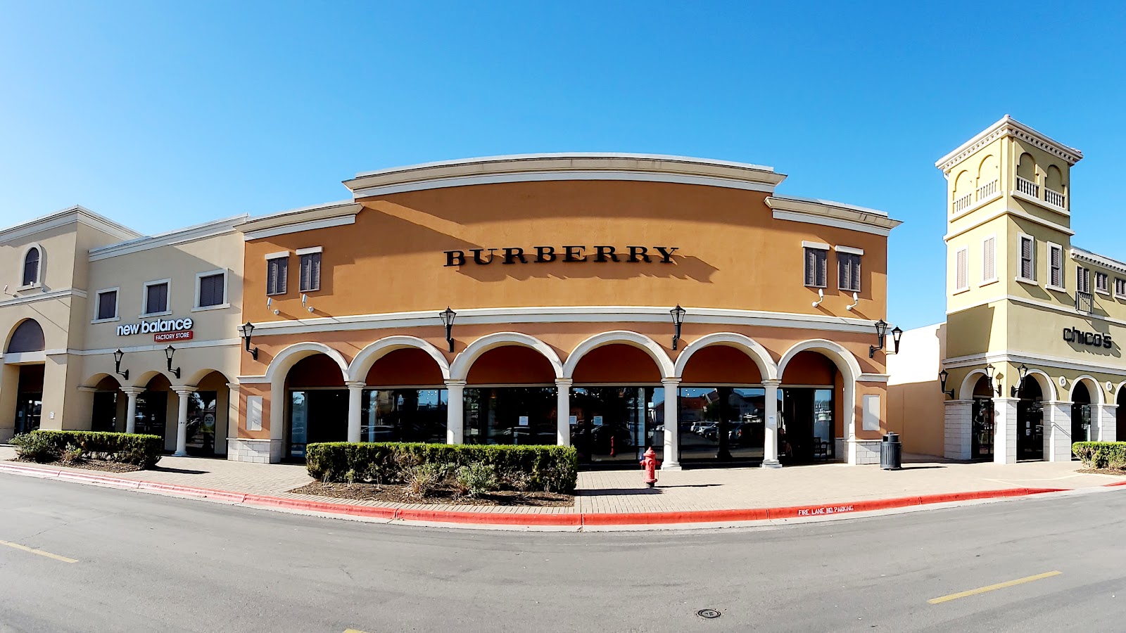 Burberry, Maisons de mode