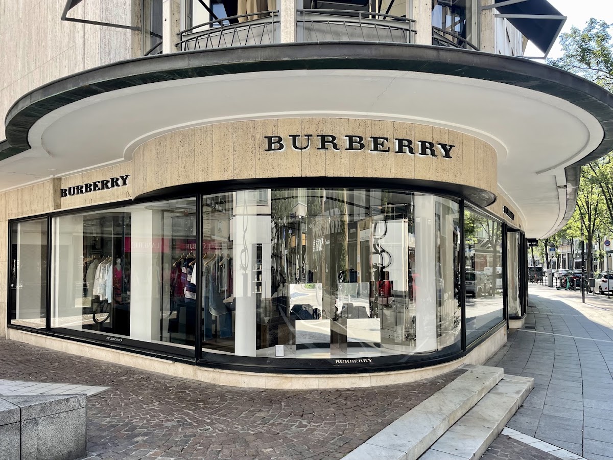 Burberry, Maisons de mode
