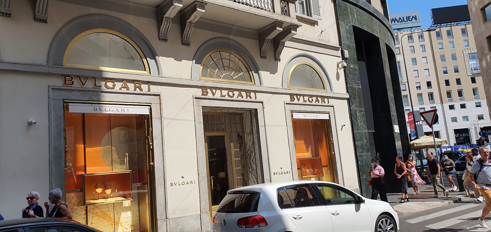Bvlgari, Maisons de mode, à Milan