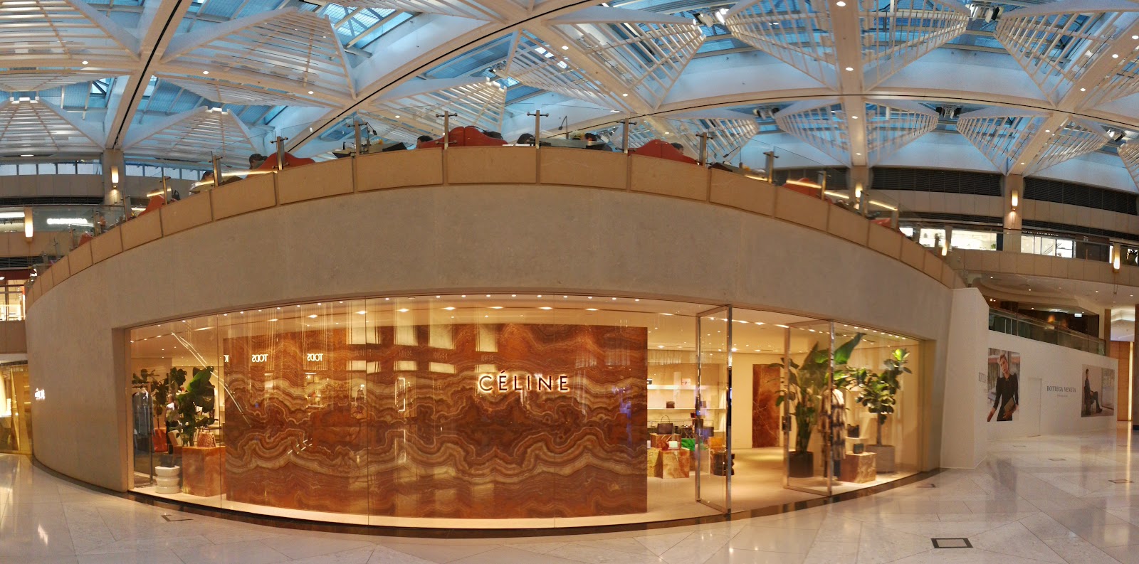 Céline Hong Kong Landmark, Maisons de mode