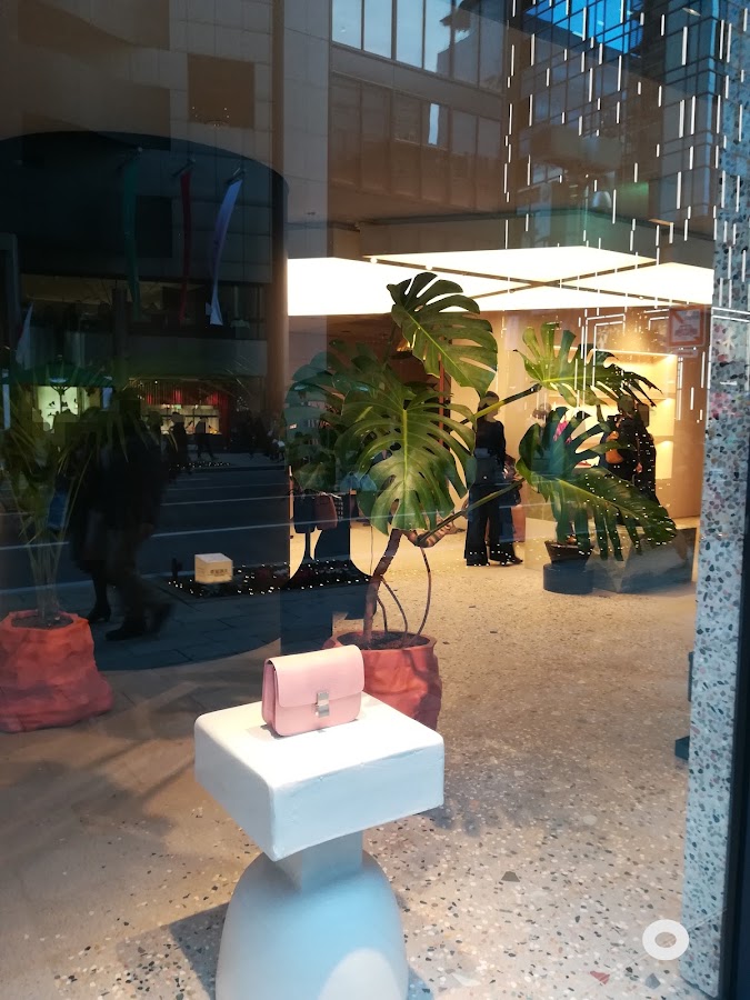 Céline Tokyo Ginza, Maisons de mode