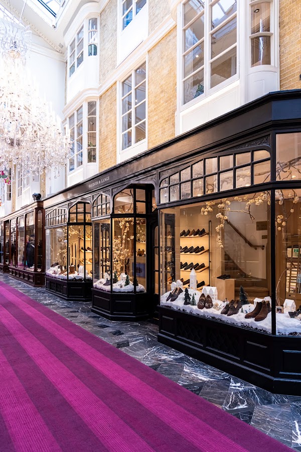 Chanel, Maisons de mode, à Londres
