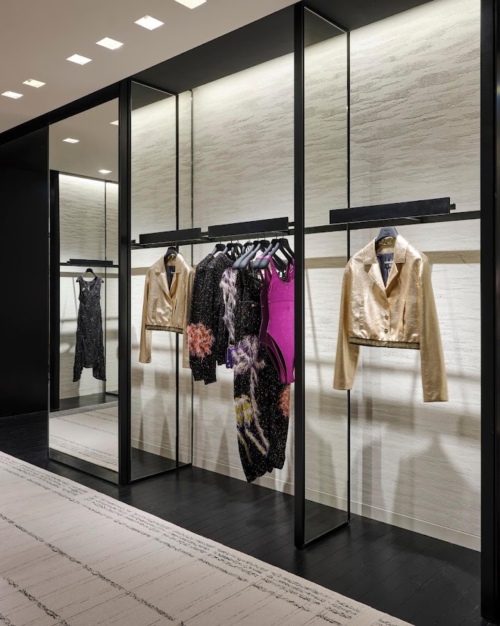 Chanel, Maisons de mode, à Milan