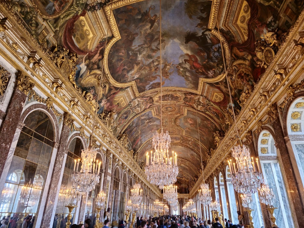 Château de Versailles, Hôtels et palaces