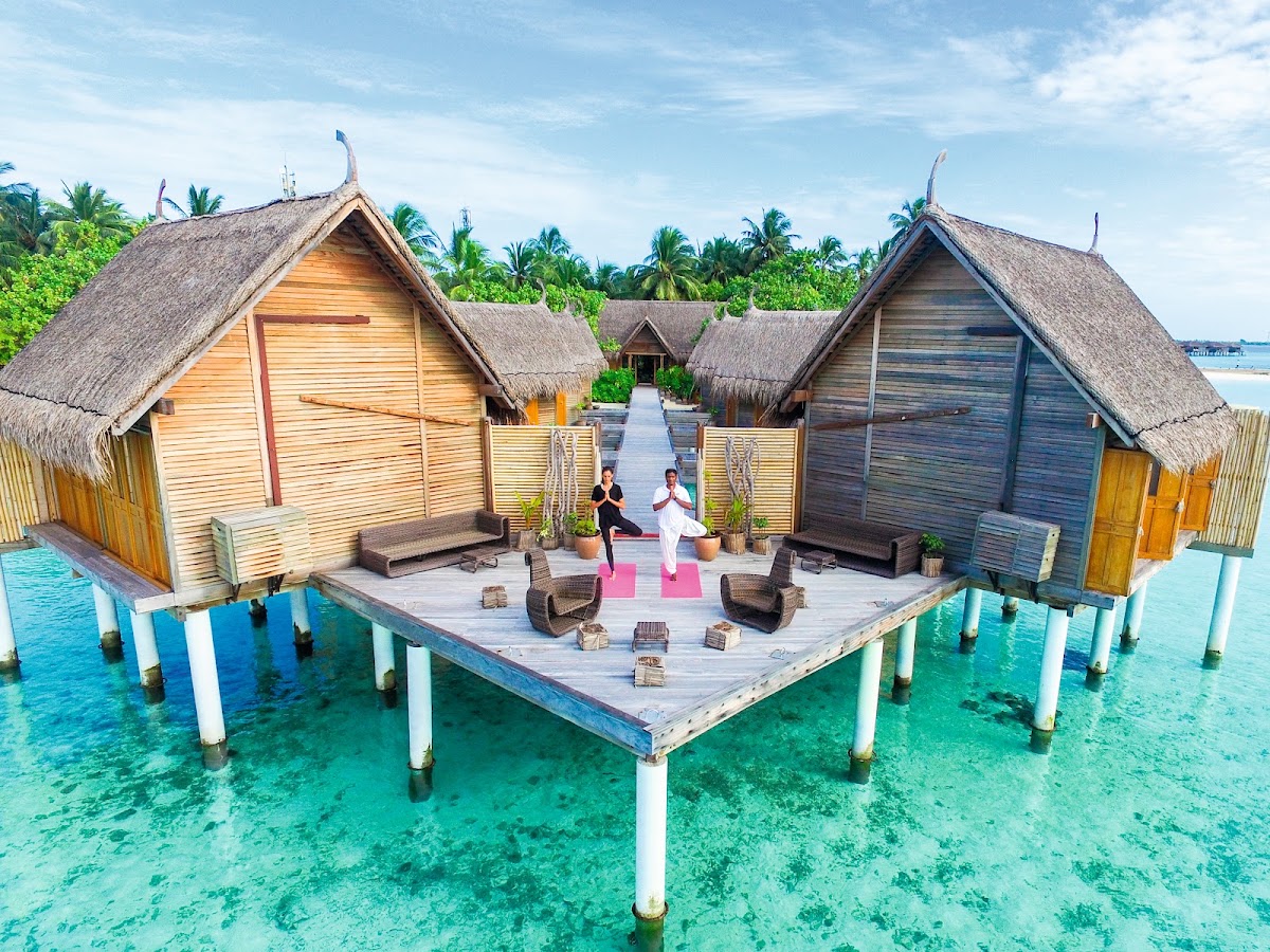 Constance Moofushi Maldives, Hôtels et palaces