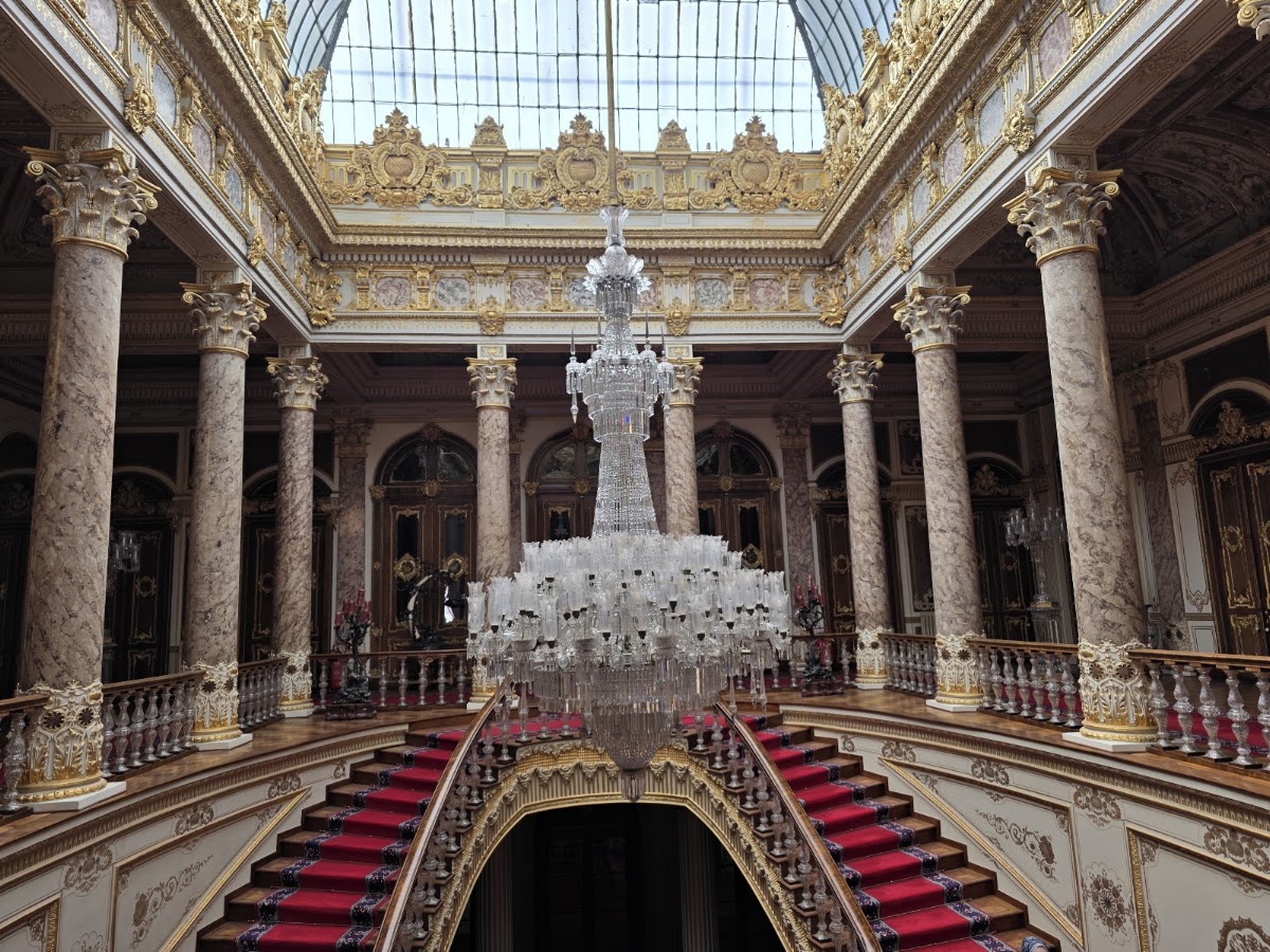 Dolmabahçe Palace Istanbul, Hôtels et palaces