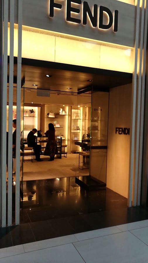 Fendi Hong Kong Landmark, Maisons de mode