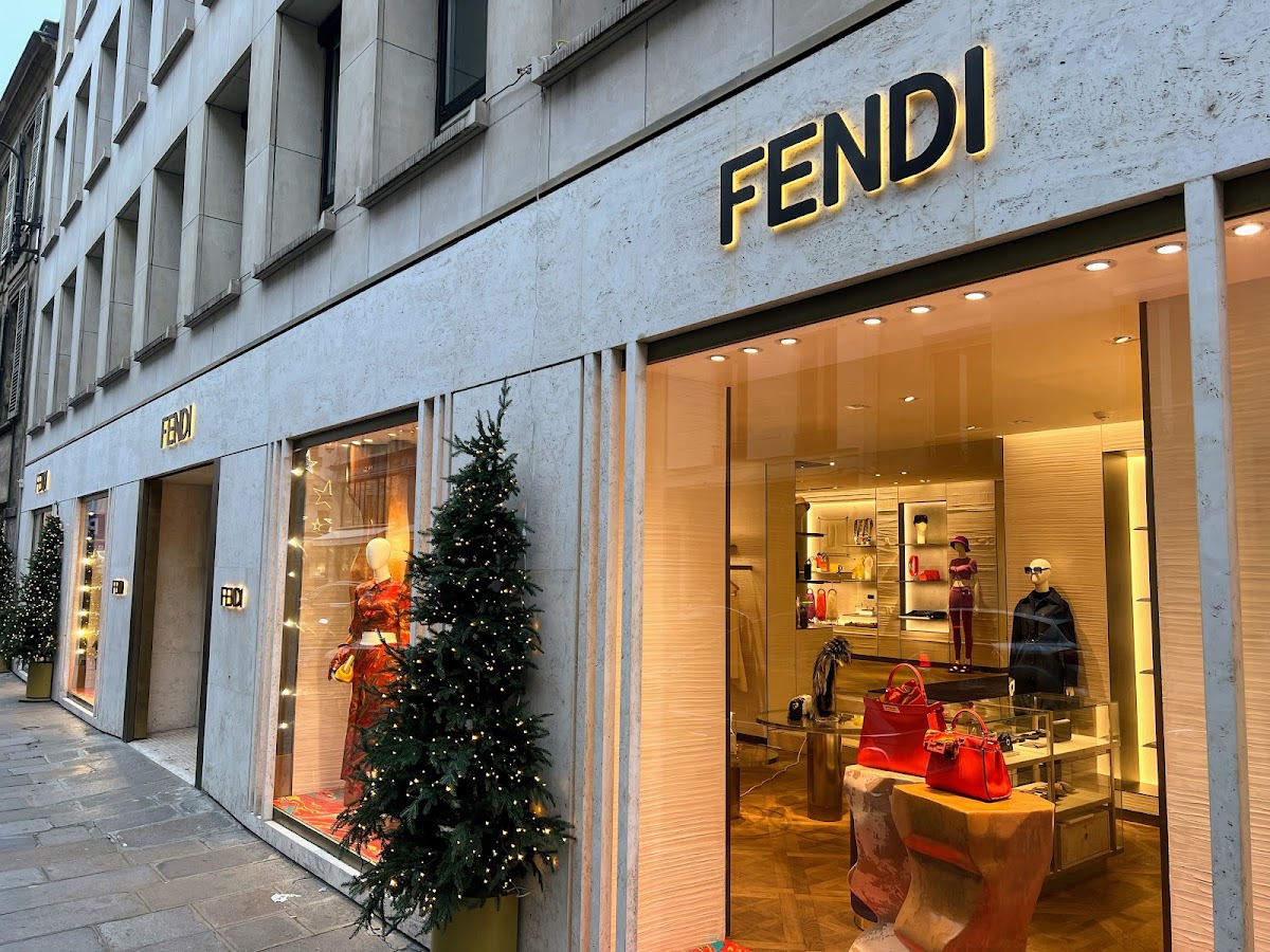 Fendi Paris Rue Saint-Honoré, Maisons de mode, à Paris