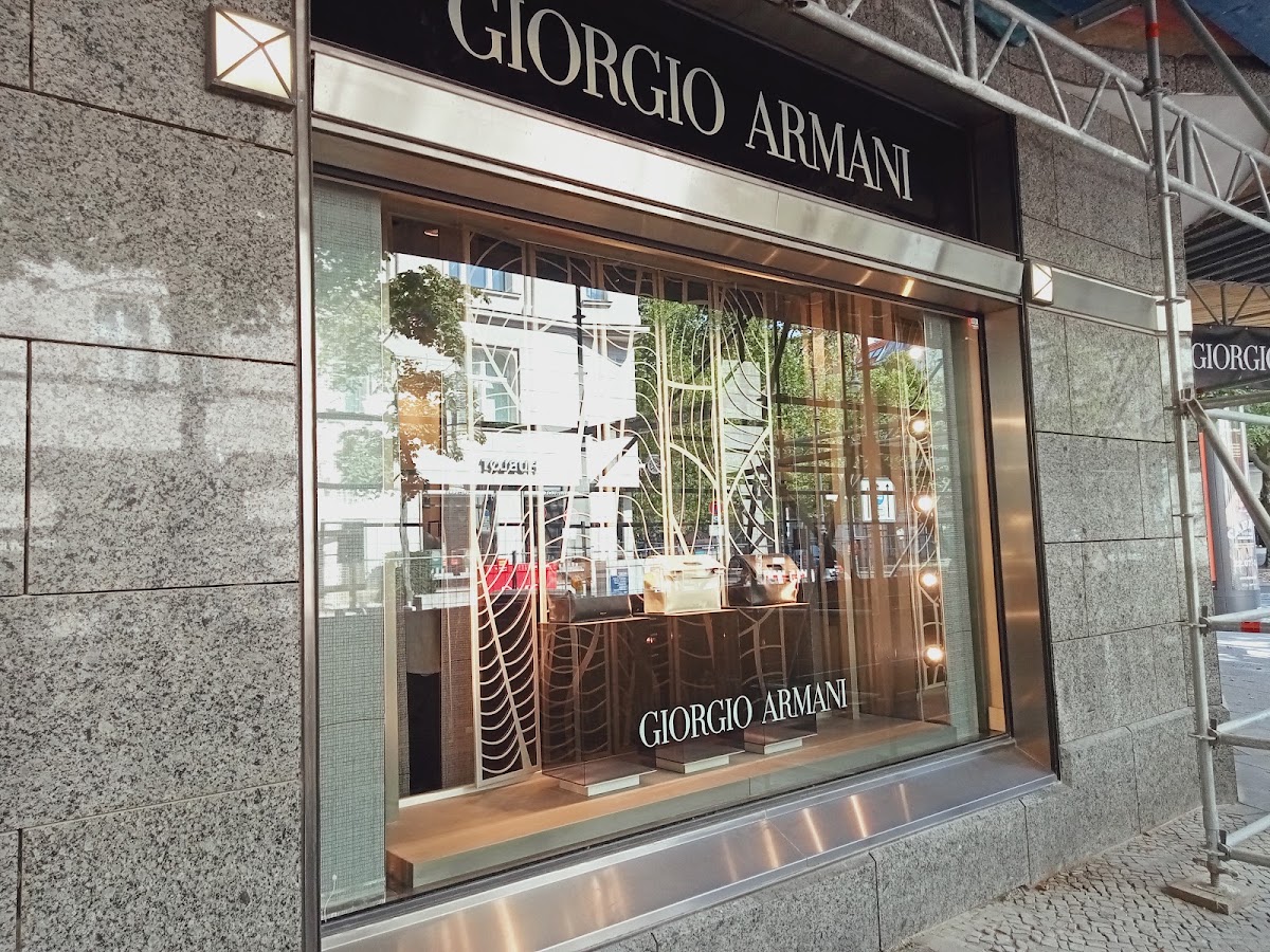 Giorgio Armani, Maisons de mode