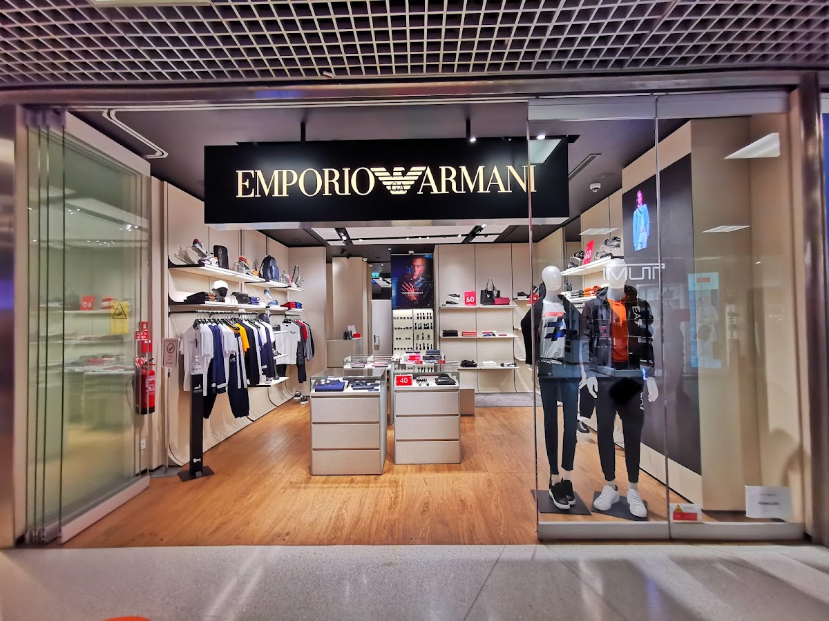 Giorgio Armani, Maisons de mode