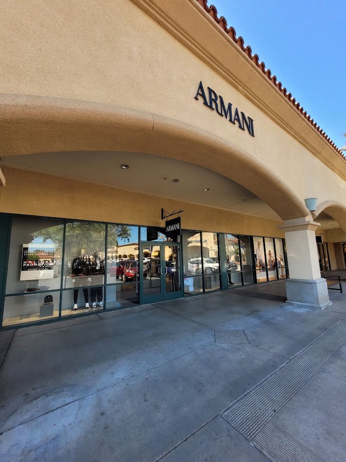 Giorgio Armani Outlet, Maisons de mode