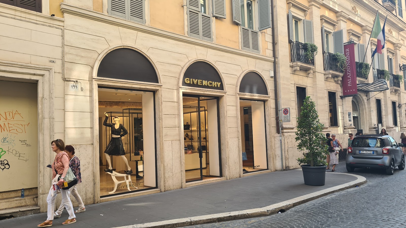Givenchy Rome, Maisons de mode