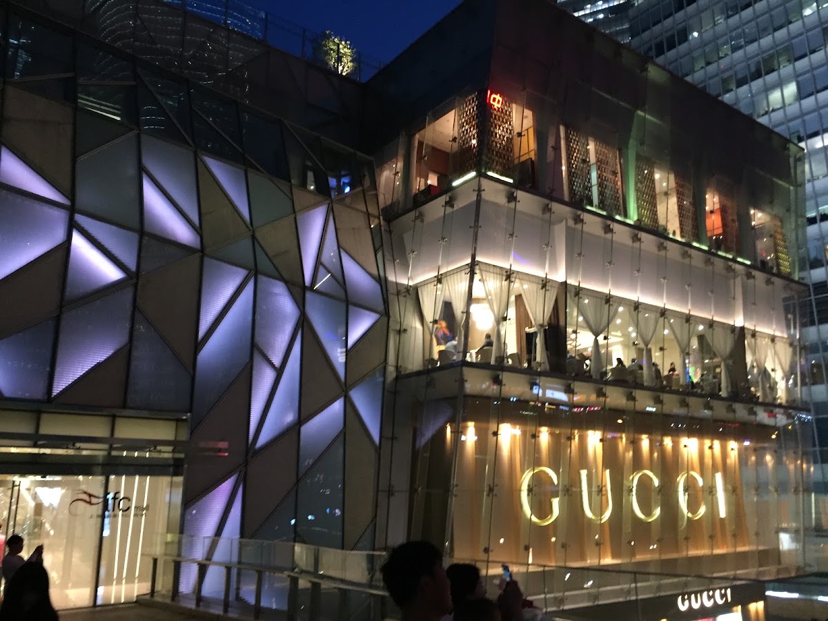 Gucci Shanghai Huaihai Road, Maisons de mode