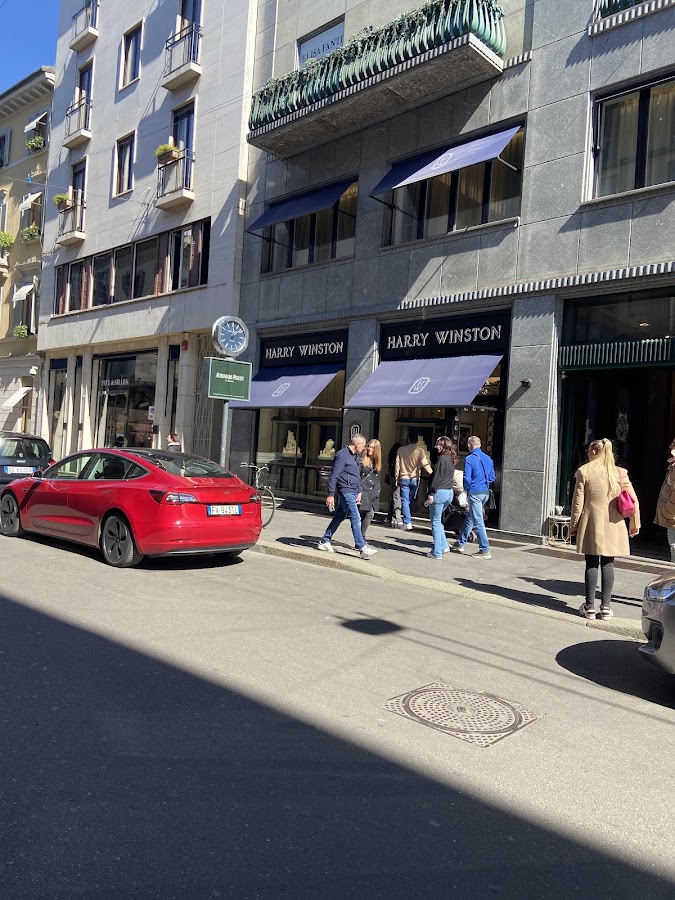 Harry Winston, Maisons de mode, à Milan