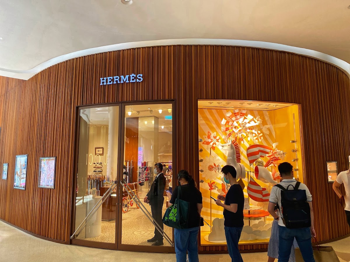 Hermès Bangkok, Maisons de mode
