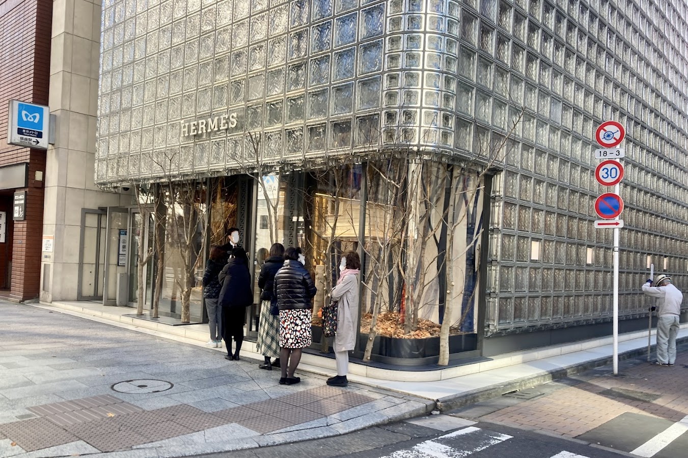 Hermès Tokyo Ginza, Maisons de mode