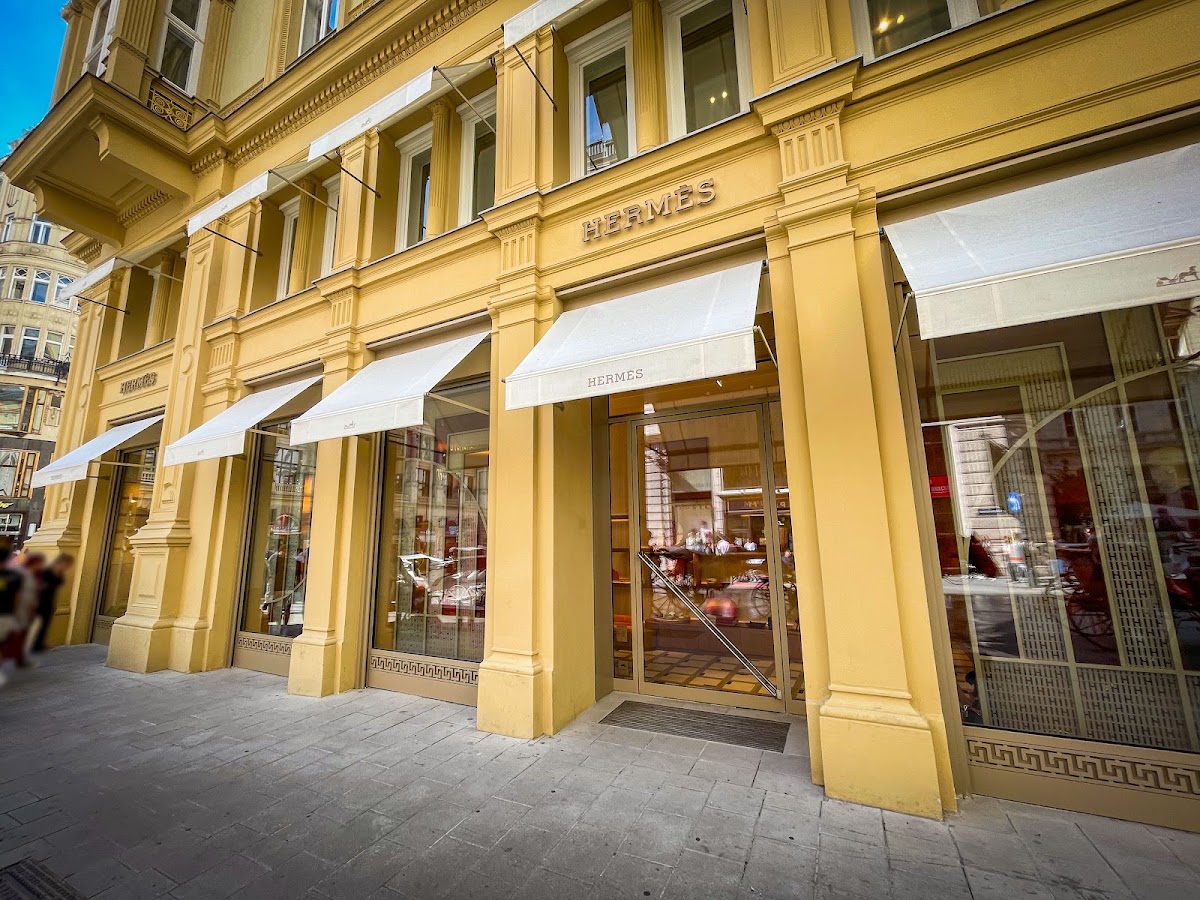 Hermès Vienna, Maisons de mode