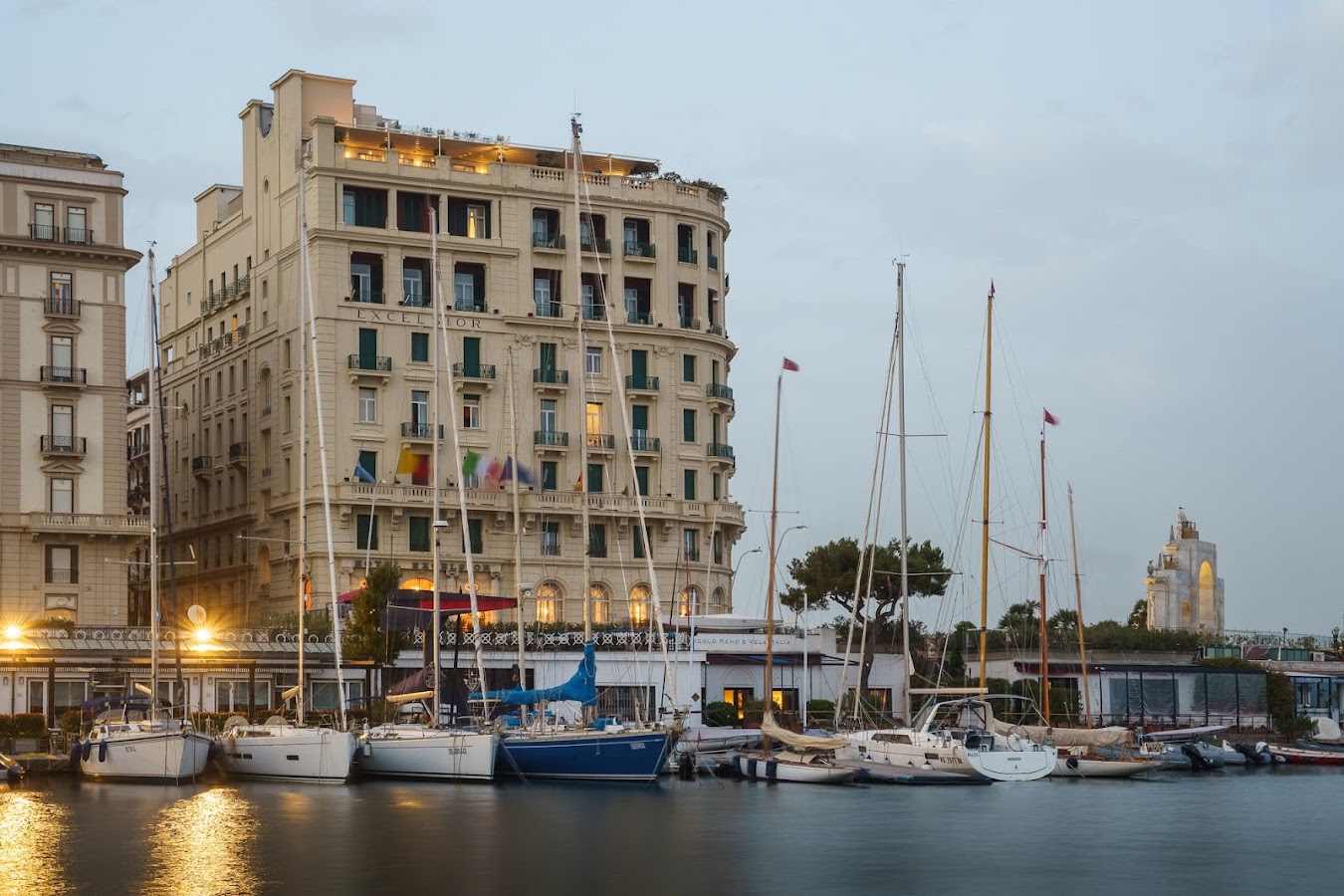 Hotel Excelsior Naples, Hôtels et palaces