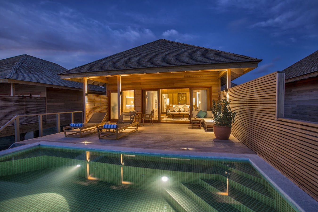 Hurawalhi Maldives, Hôtels et palaces