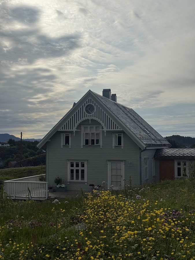 Lilløy Lindenberg, Hôtels et palaces